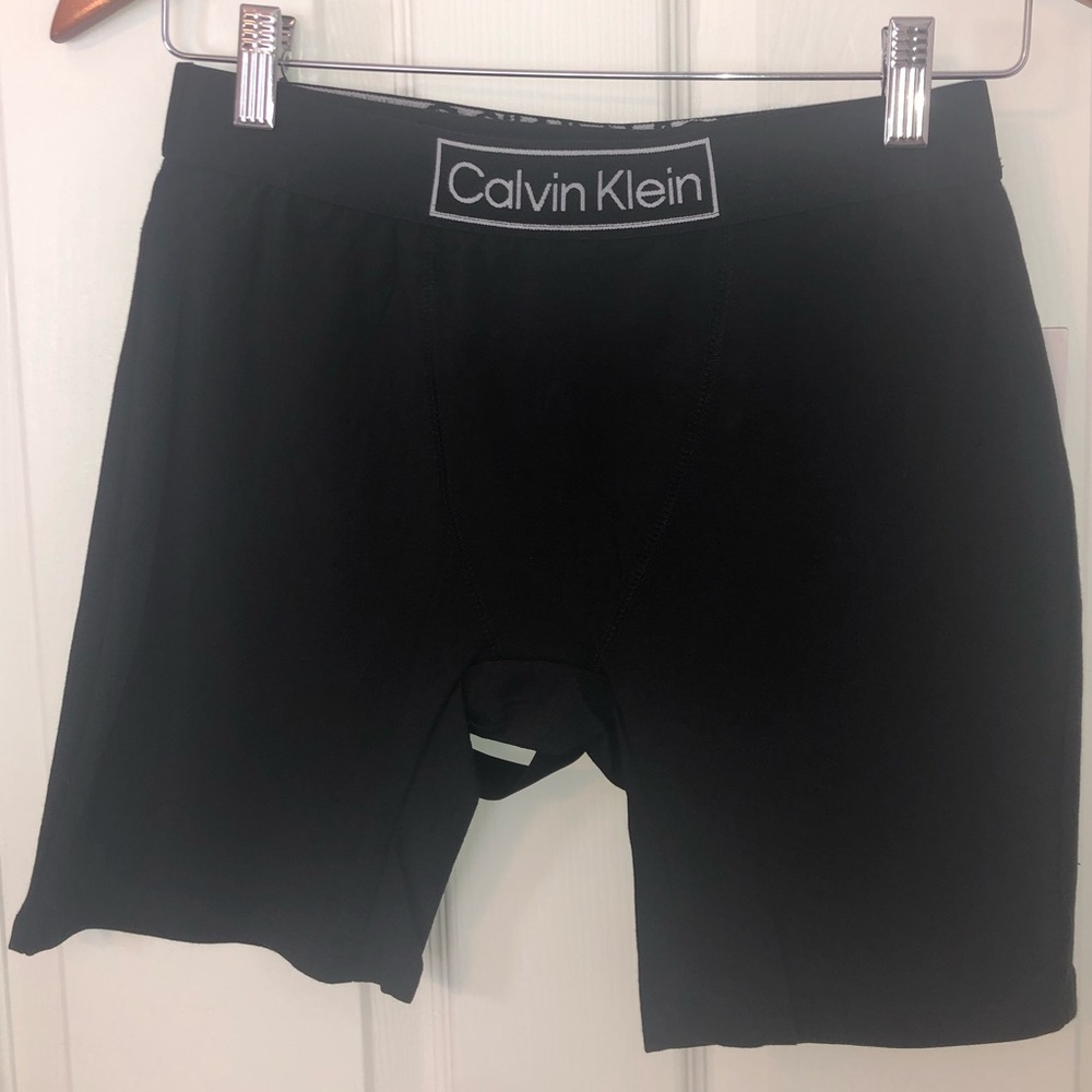 Calvin Klein boxer brief short, thong, and bralette set (S) - Picture 2 of 9